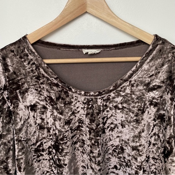 Pol crushed velvet short sleeve scoop neck shirt - Picture 3 of 10